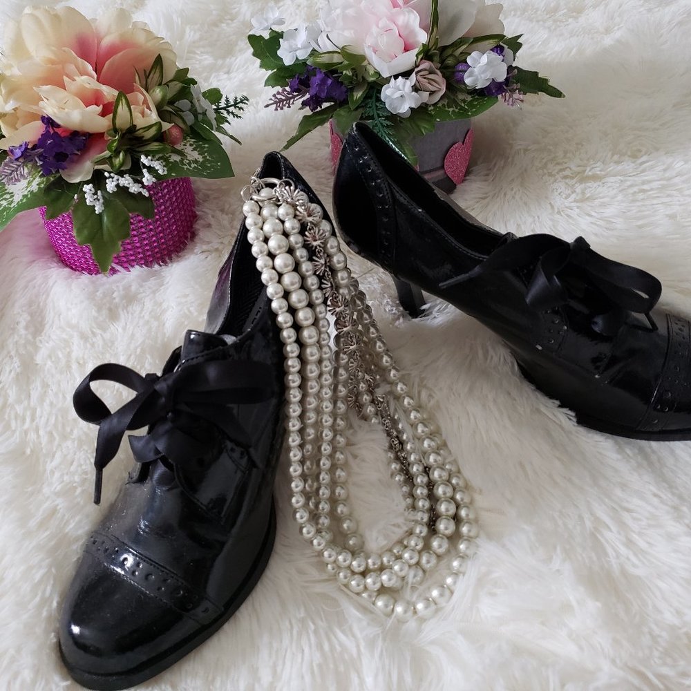 SUPER SALE ** NWOT ** BLACK CLASSY OXFORD HEEL SHOES